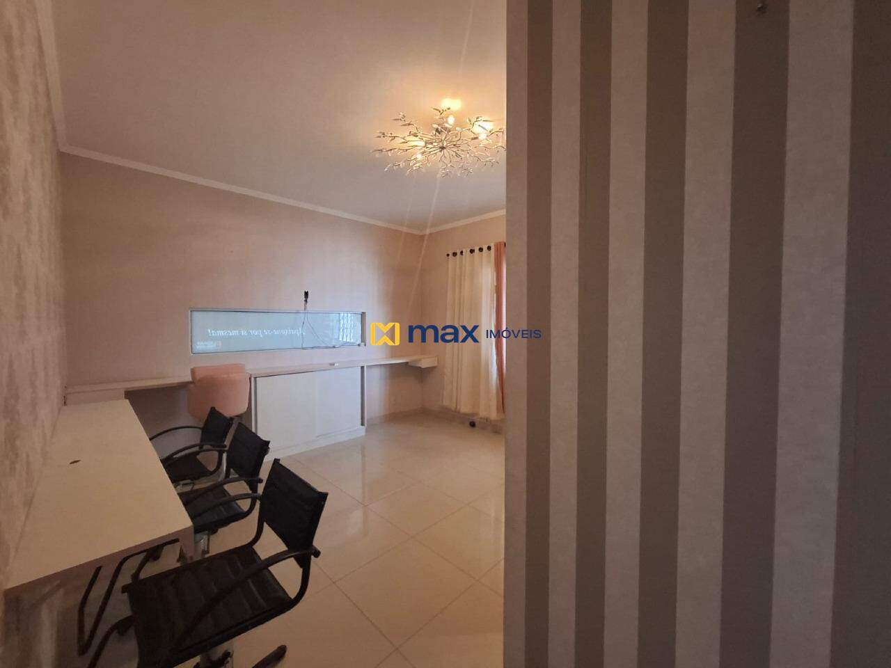 Casa Comercial para aluguel no Centro: Sala