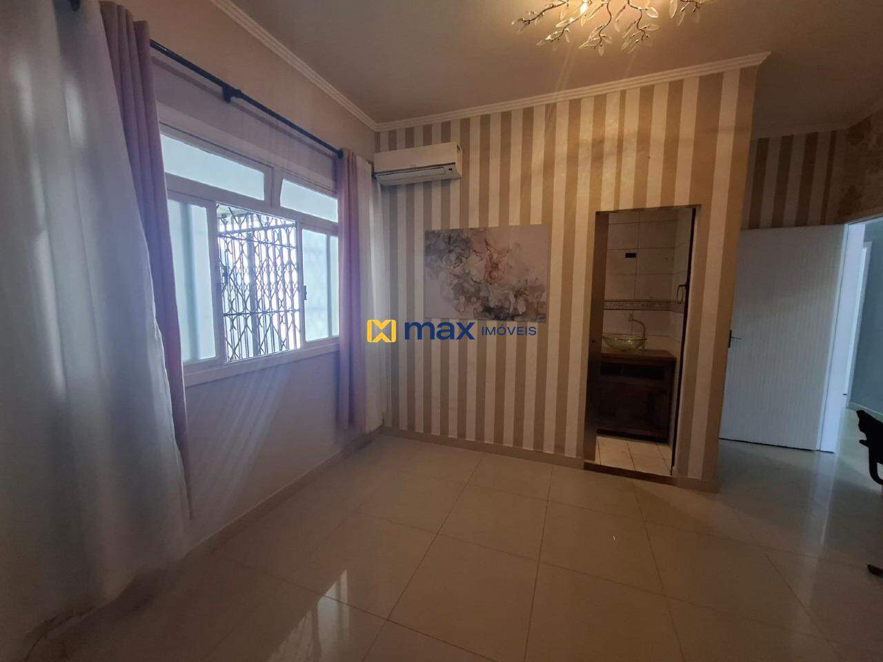 Casa Comercial para aluguel no Centro: Sala