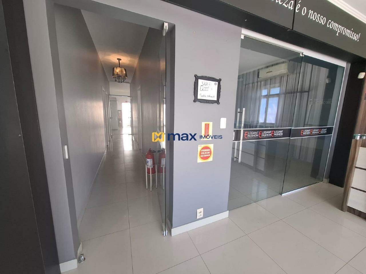 Casa Comercial para aluguel no Centro: Sala
