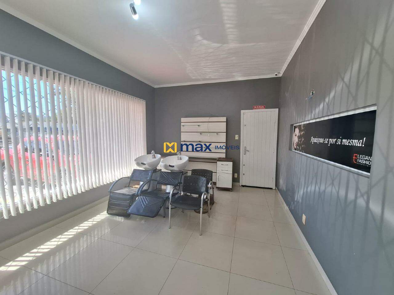 Casa Comercial para aluguel no Centro: Sala