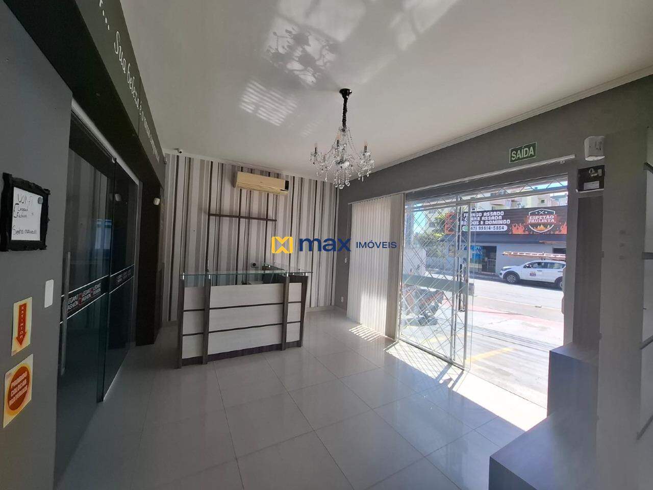 Casa Comercial para aluguel no Centro: Sala