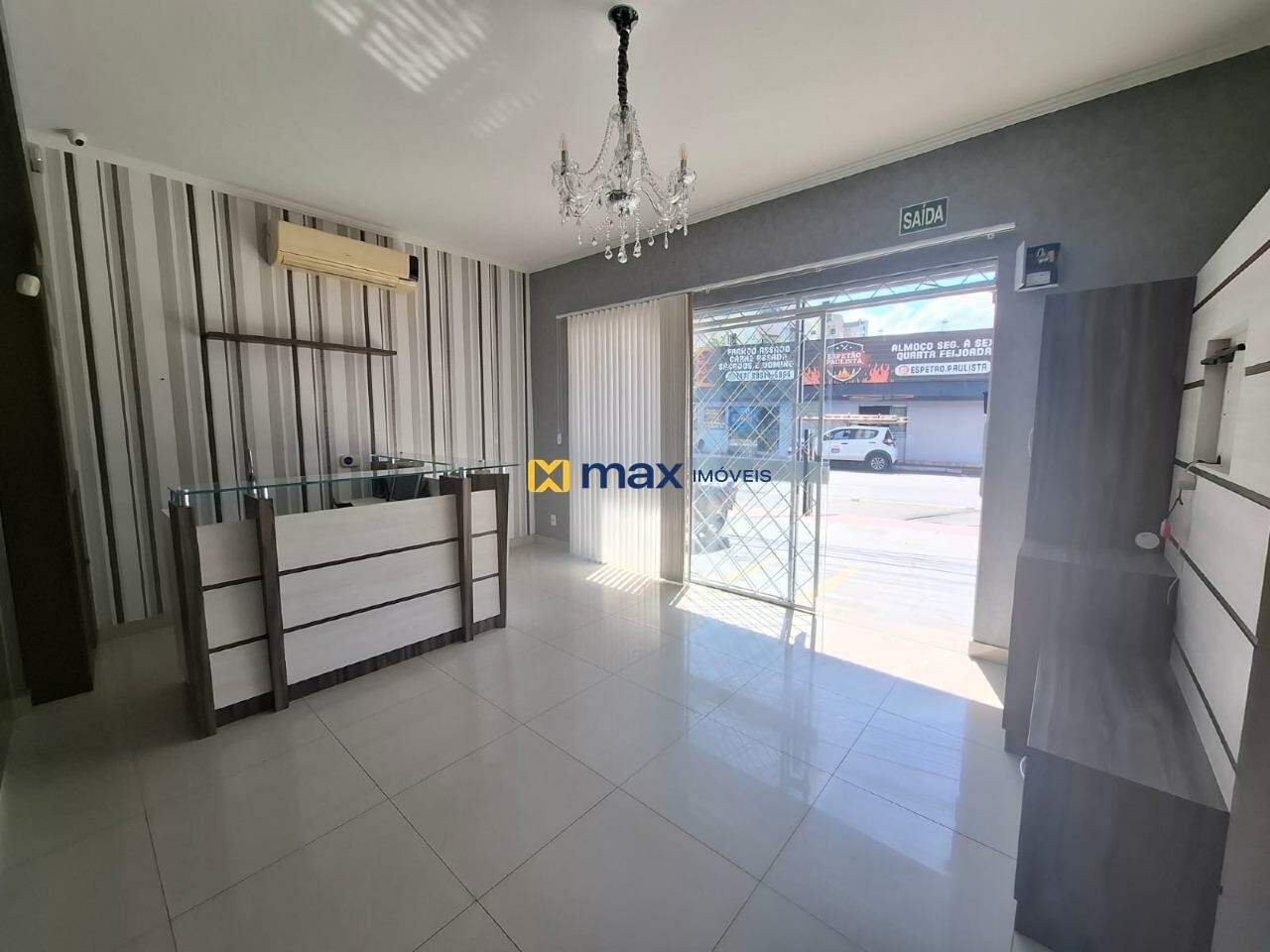 Casa Comercial para aluguel no Centro: Sala