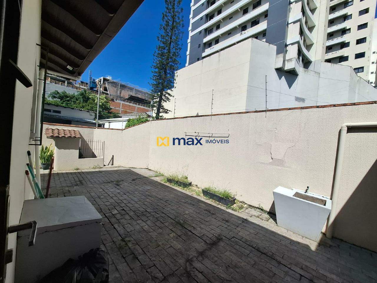 Casa Comercial para aluguel no Centro: Área Externa