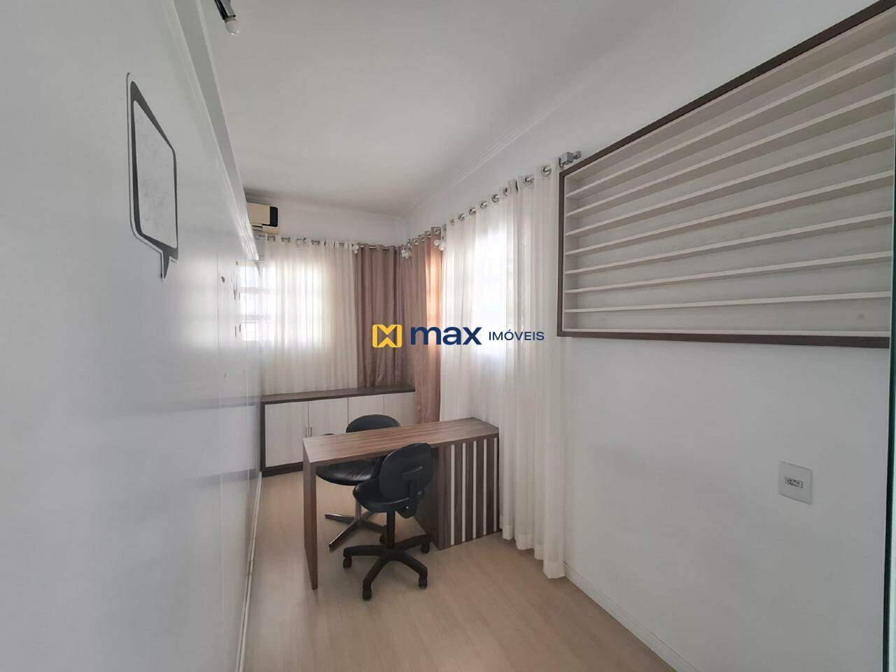 Casa Comercial para aluguel no Centro: Sala