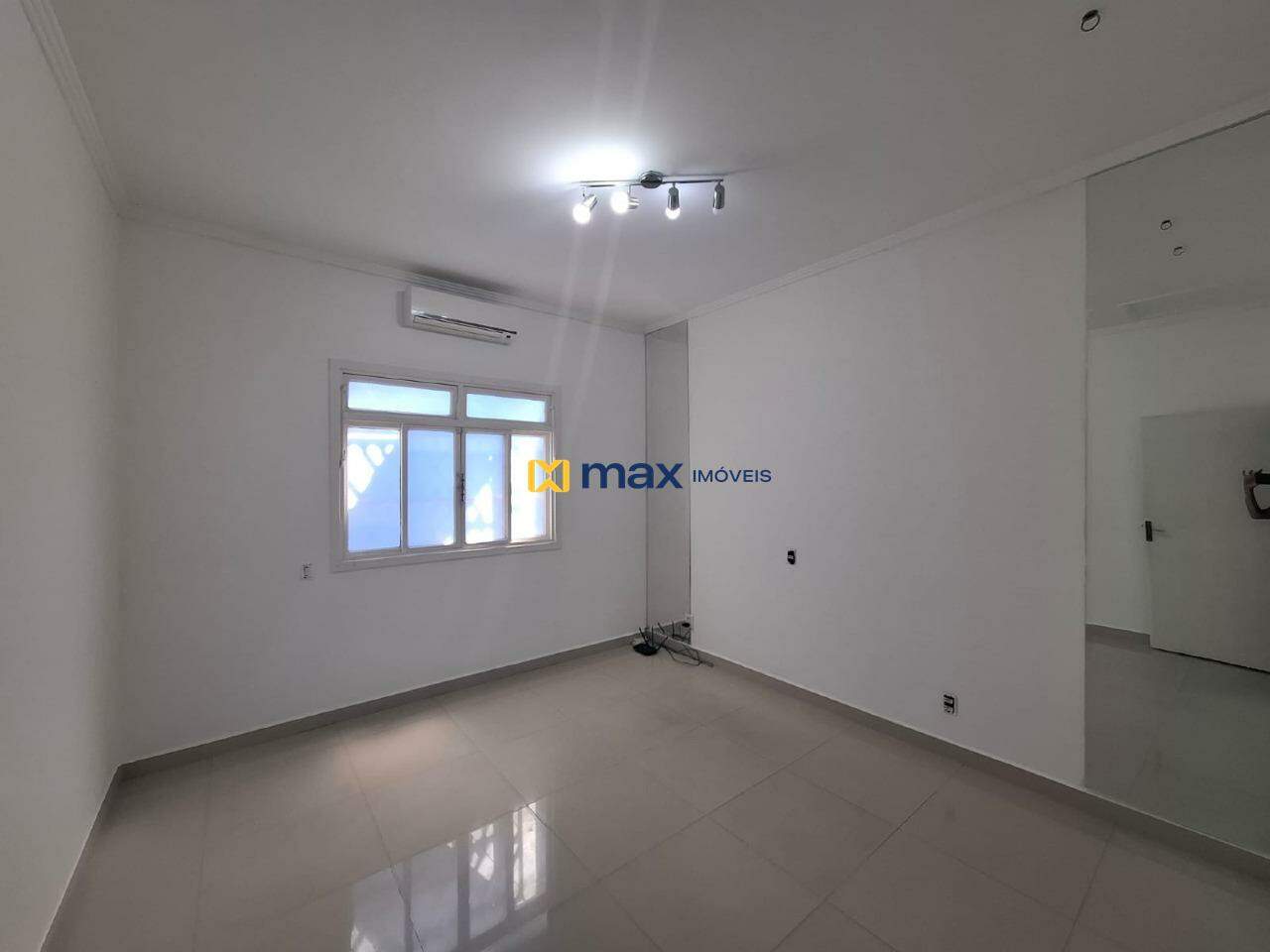 Casa Comercial para aluguel no Centro: Sala