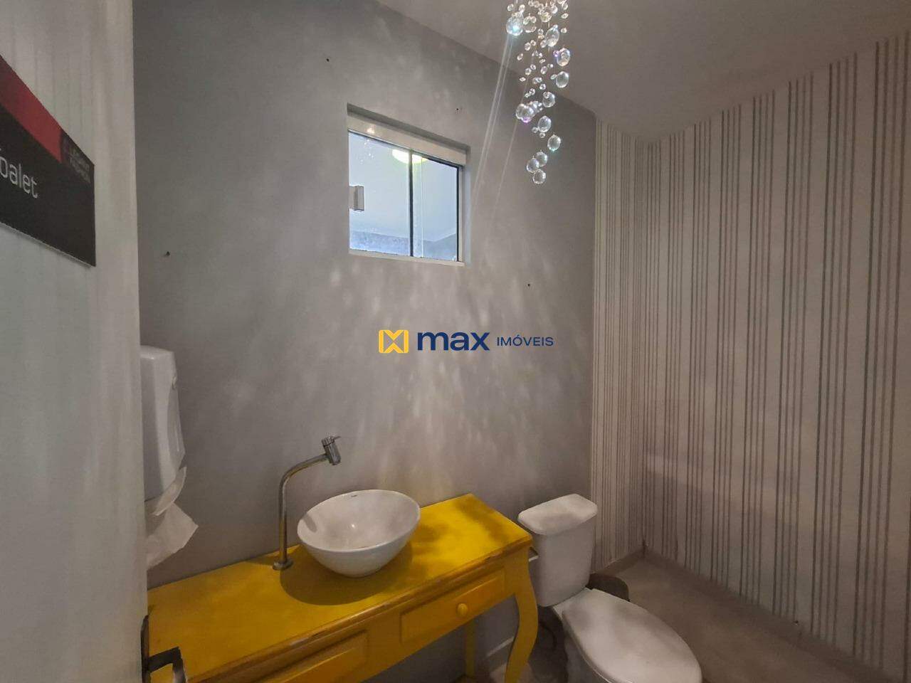 Casa Comercial para aluguel no Centro: Lavabo