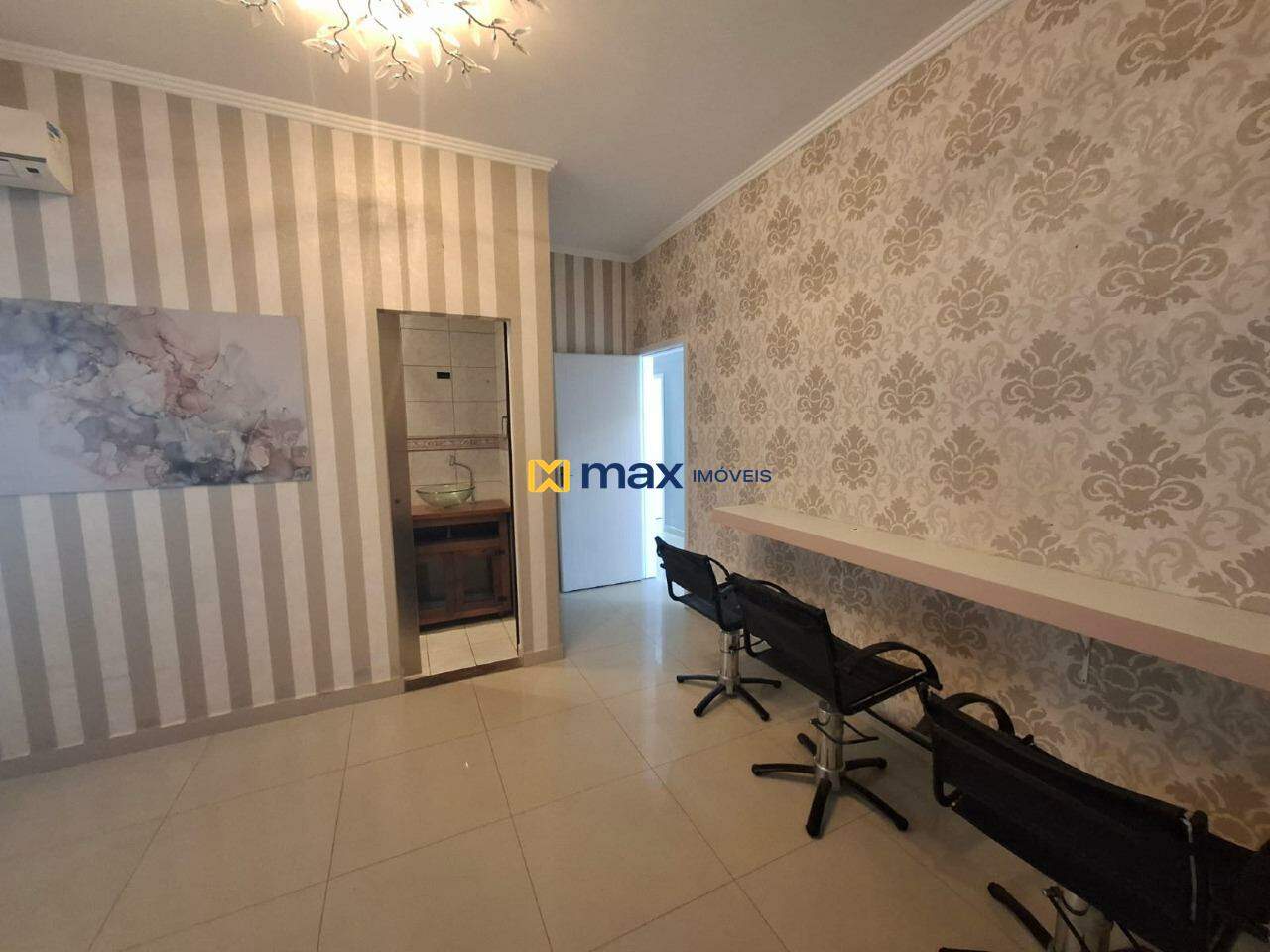 Casa Comercial para aluguel no Centro: Sala