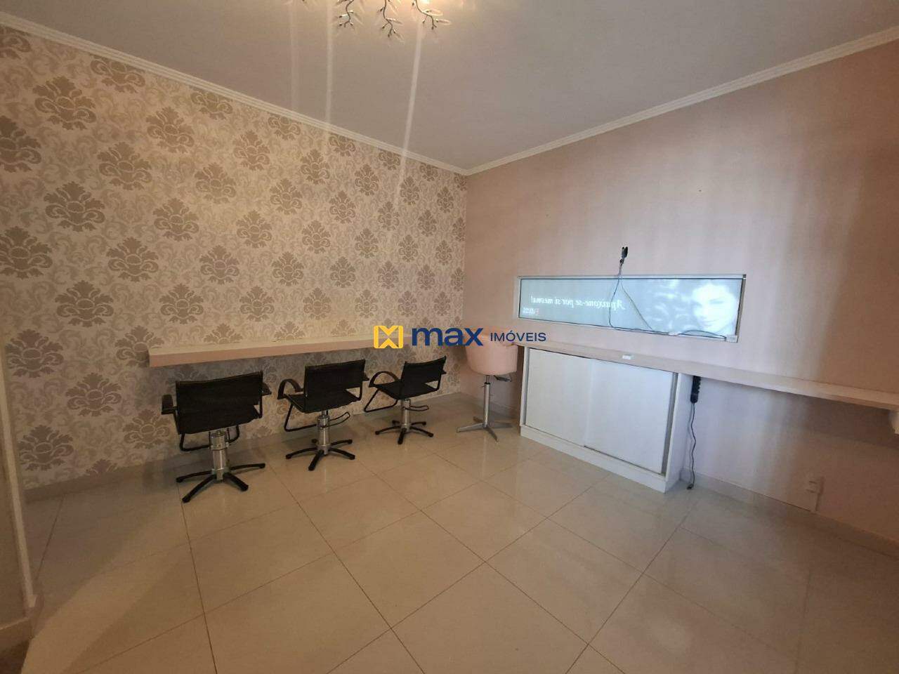 Casa Comercial para aluguel no Centro: Sala