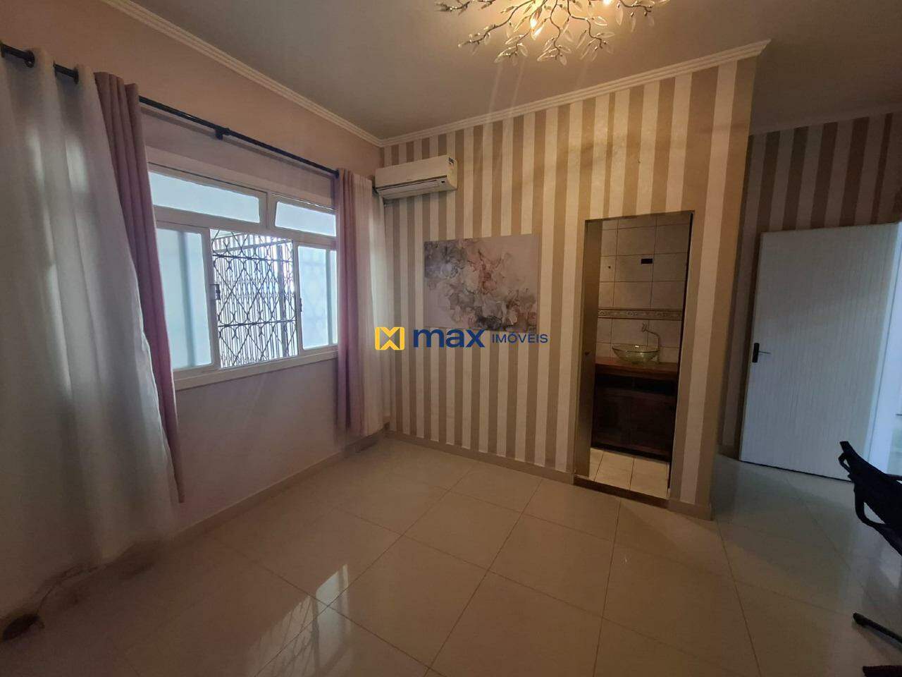 Casa Comercial para aluguel no Centro: Sala