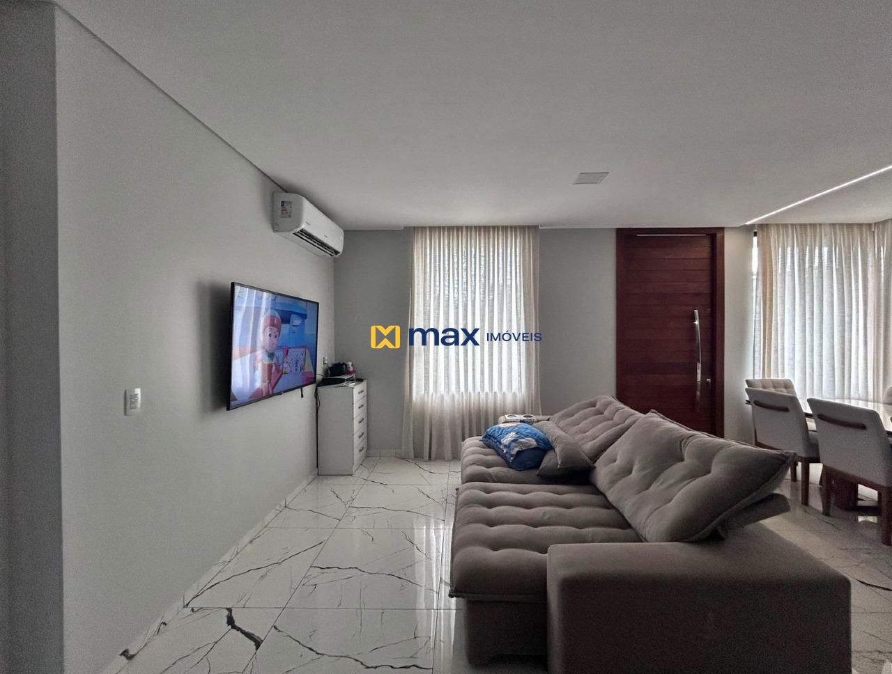 Casa para aluguel no Centro: Sala de estar e TV