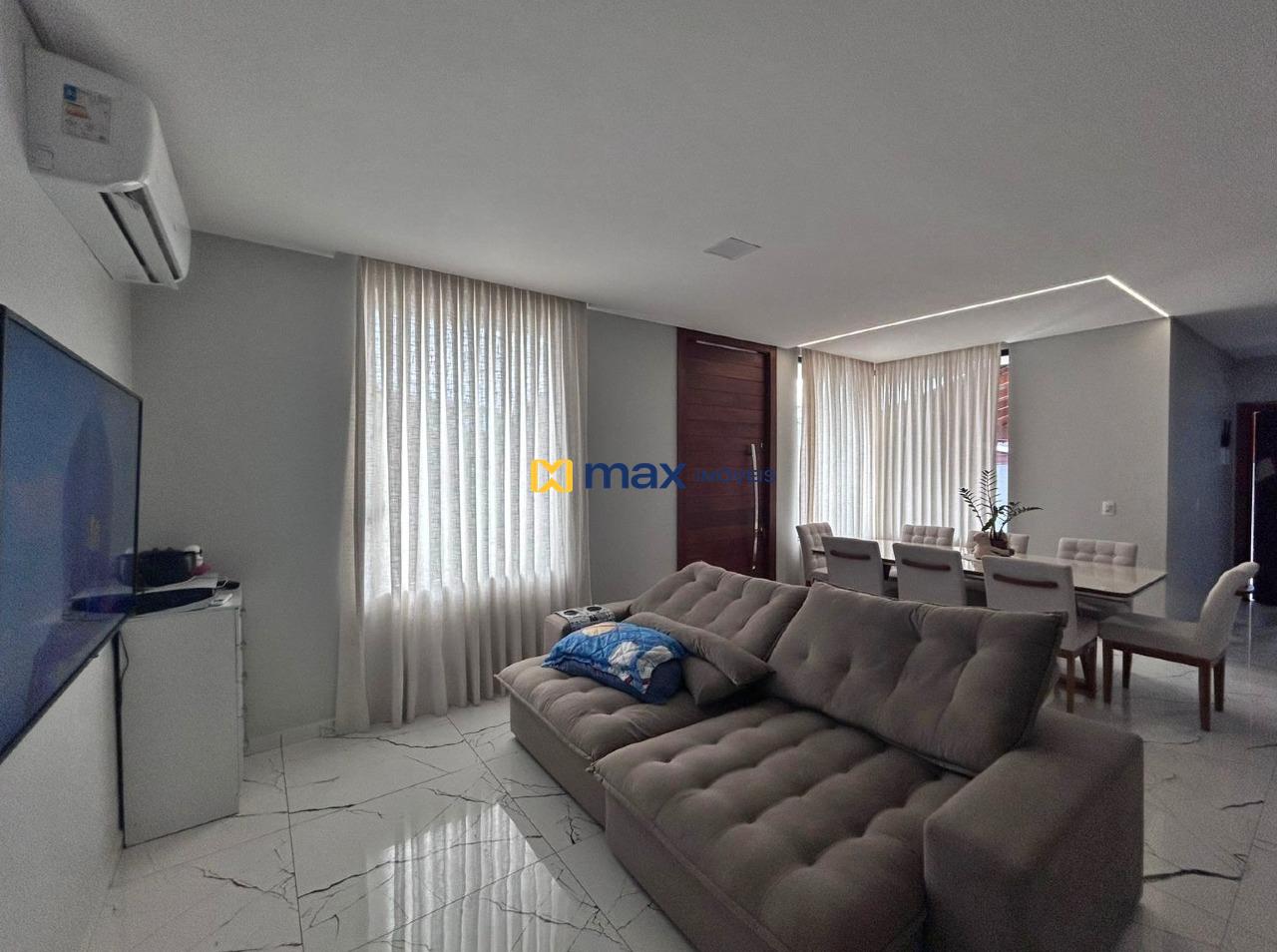 Casa para aluguel no Centro: Sala de estar e TV