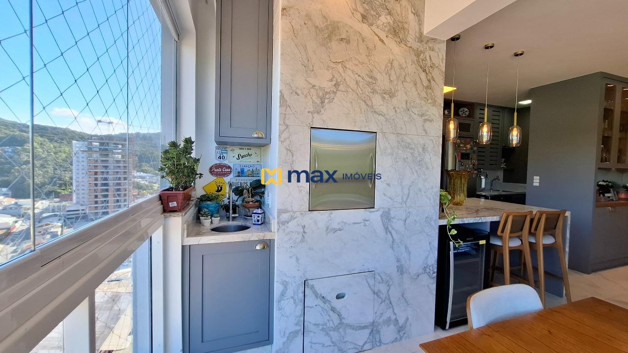 Apartamento à venda no Fazendinha: Sacada com churrasqueira