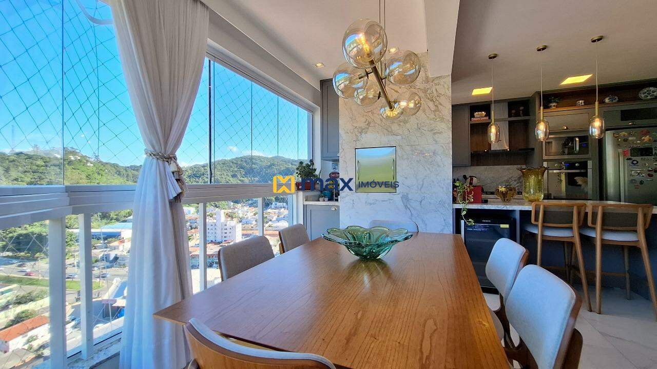 Apartamento à venda no Fazendinha: Sacada com churrasqueira