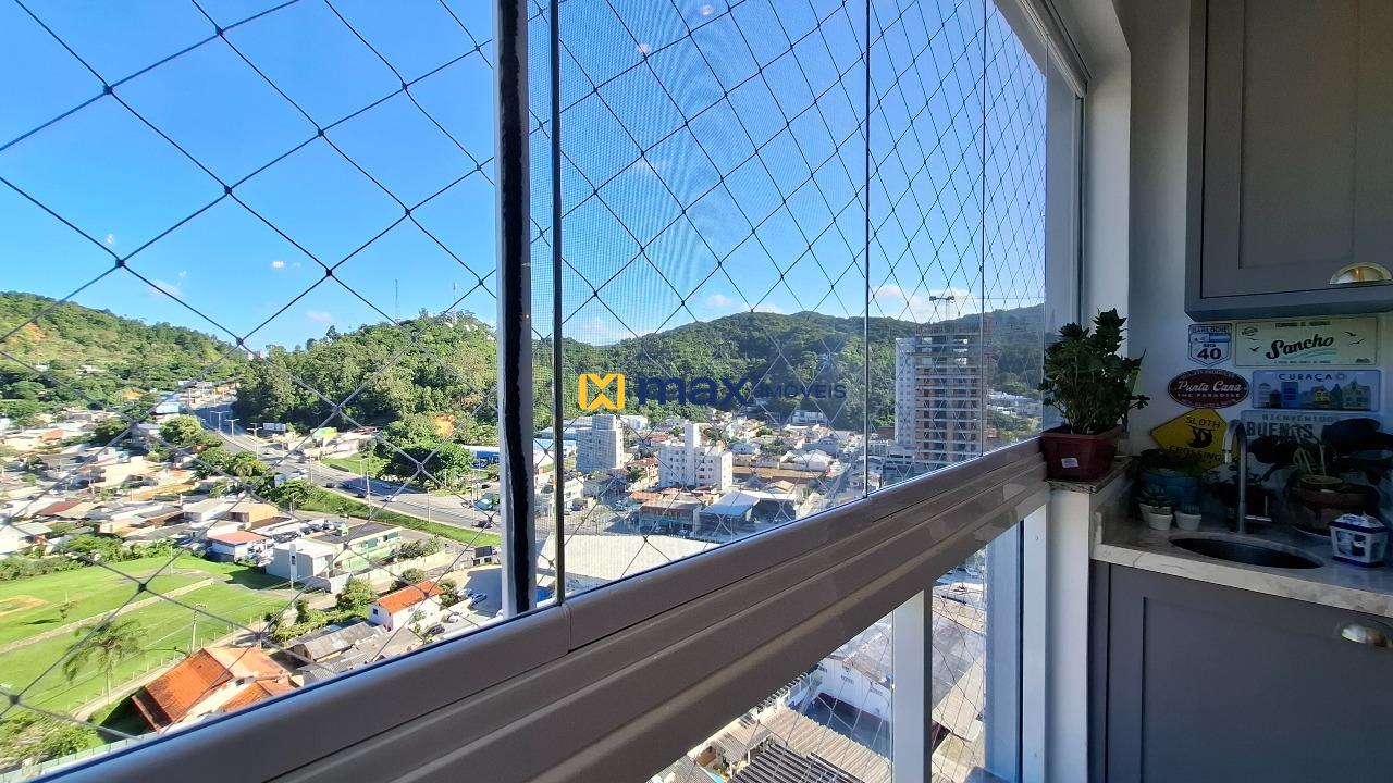 Apartamento à venda no Fazendinha: Sacada com churrasqueira