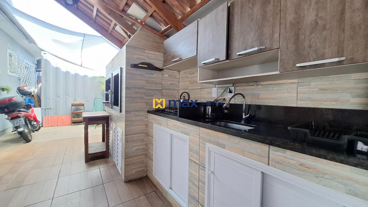 Casa à venda no Santa Regina: Garagem com churrasqueira