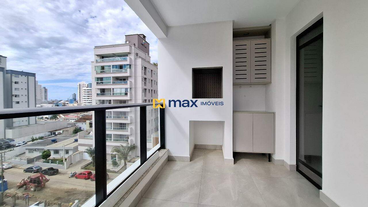Apartamento à venda no Vila Operária: Sacada com churrasqueira