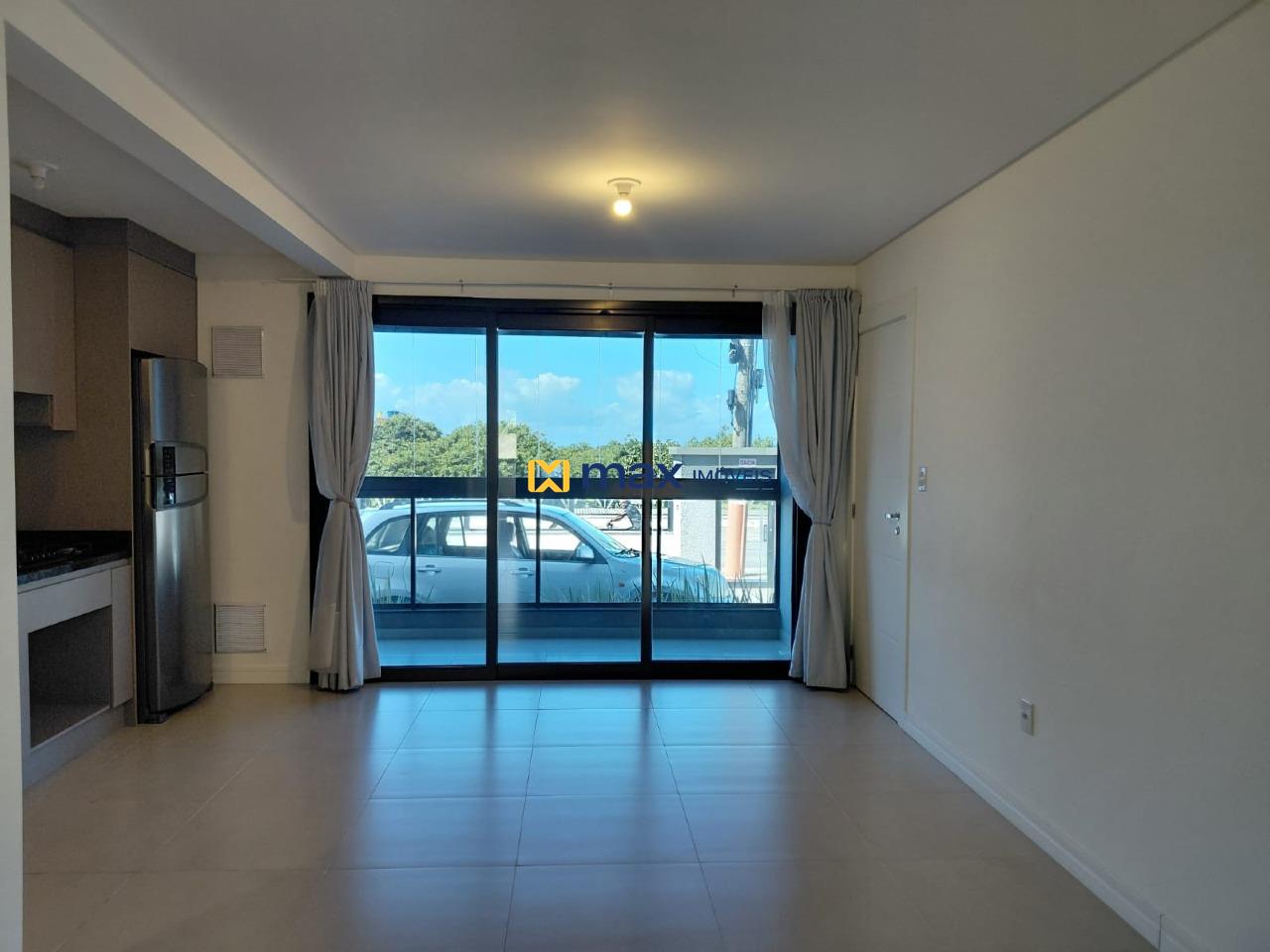 Apartamento para aluguel no Meia Praia: Sala