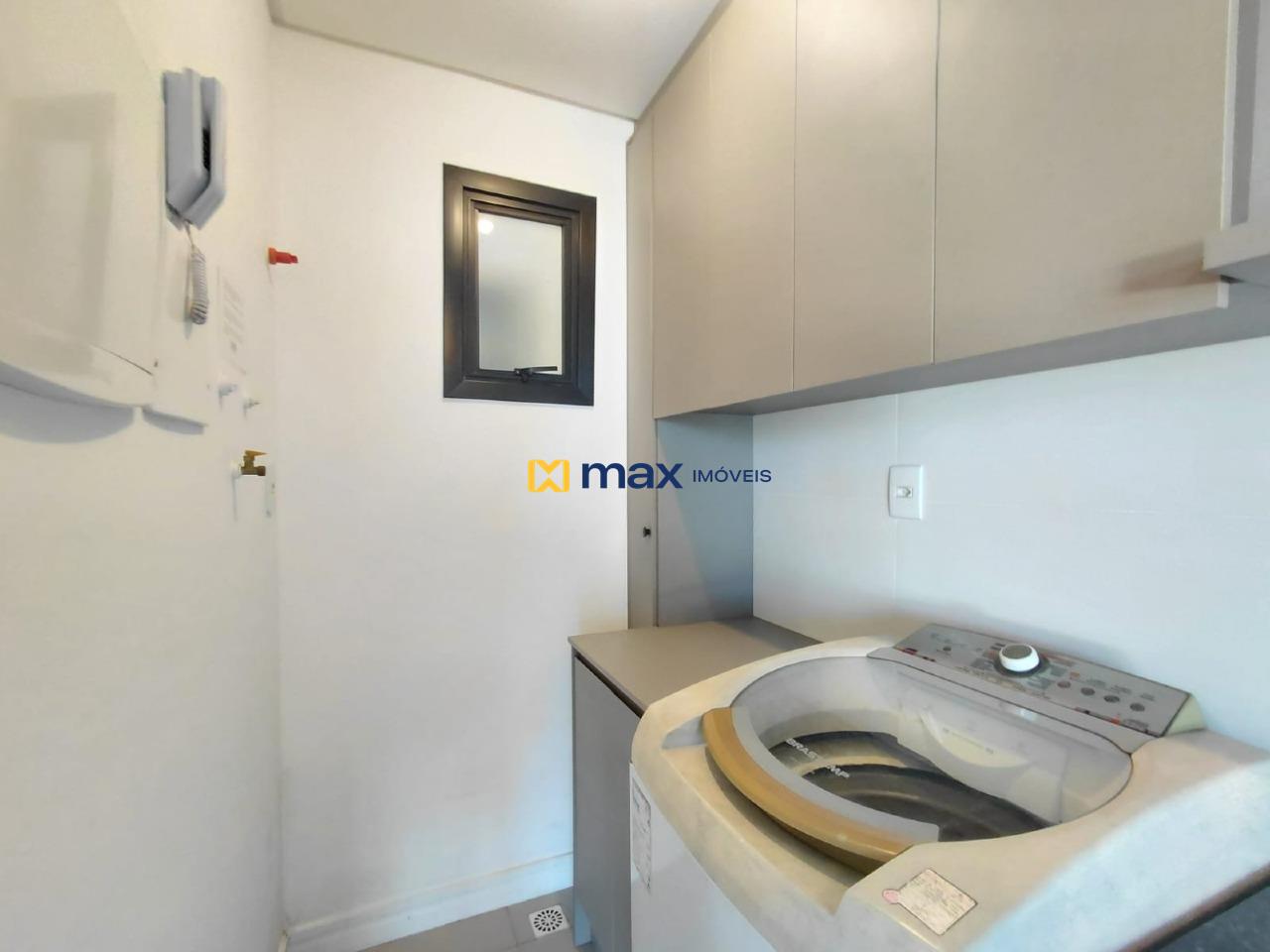 Apartamento para aluguel no Meia Praia: Área de Serviço