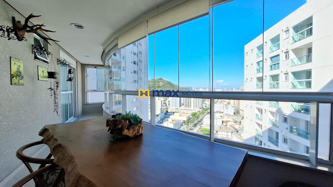 Apartamento à venda no Centro: Sacada com churrasqueira