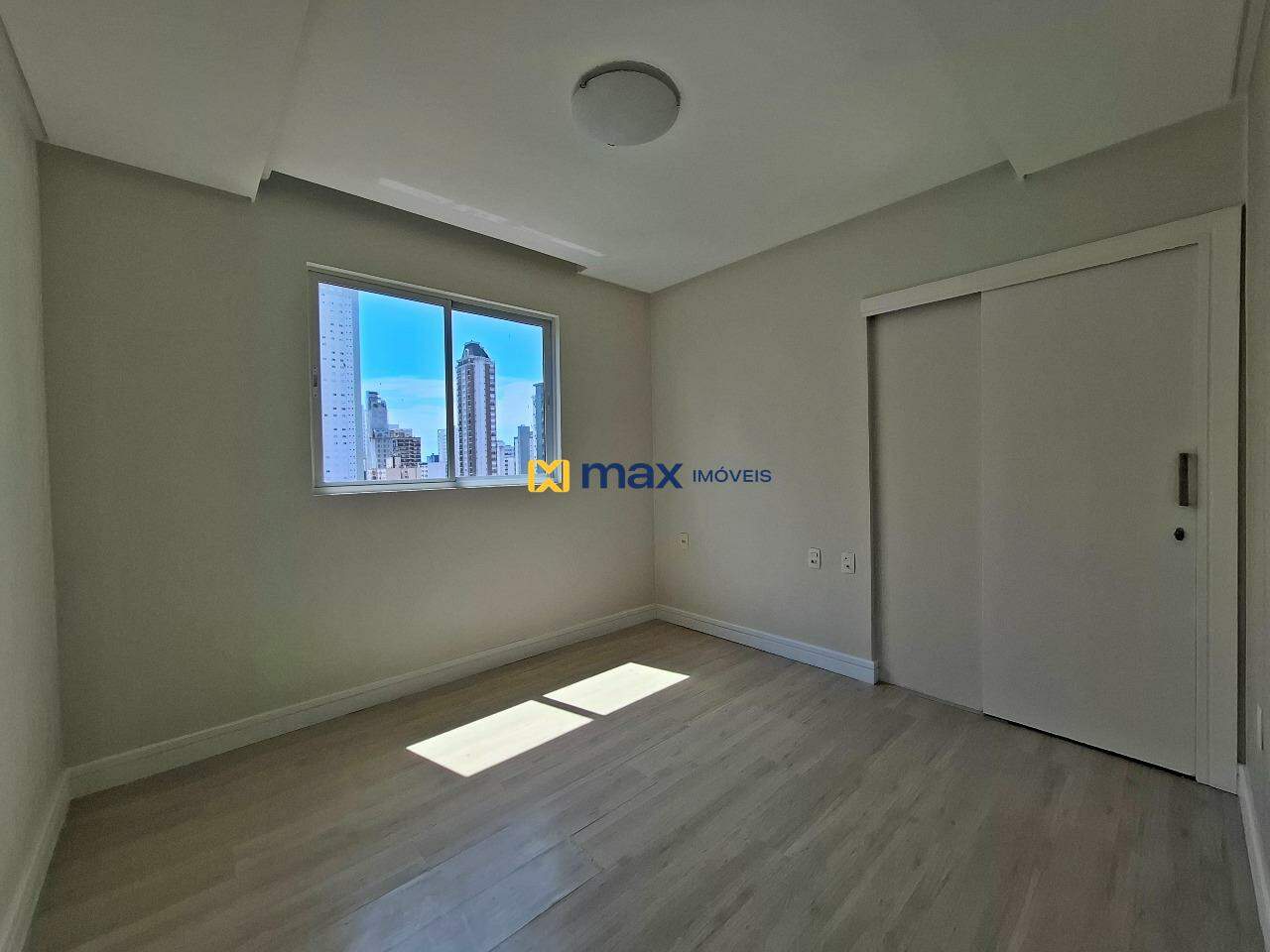 Apartamento à venda no Centro: demi suíte 2