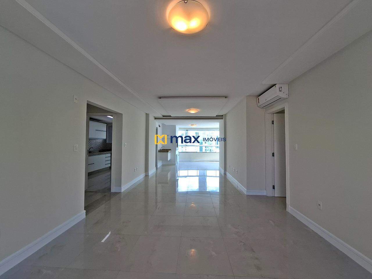 Apartamento à venda no Centro: sala de estar e jantar