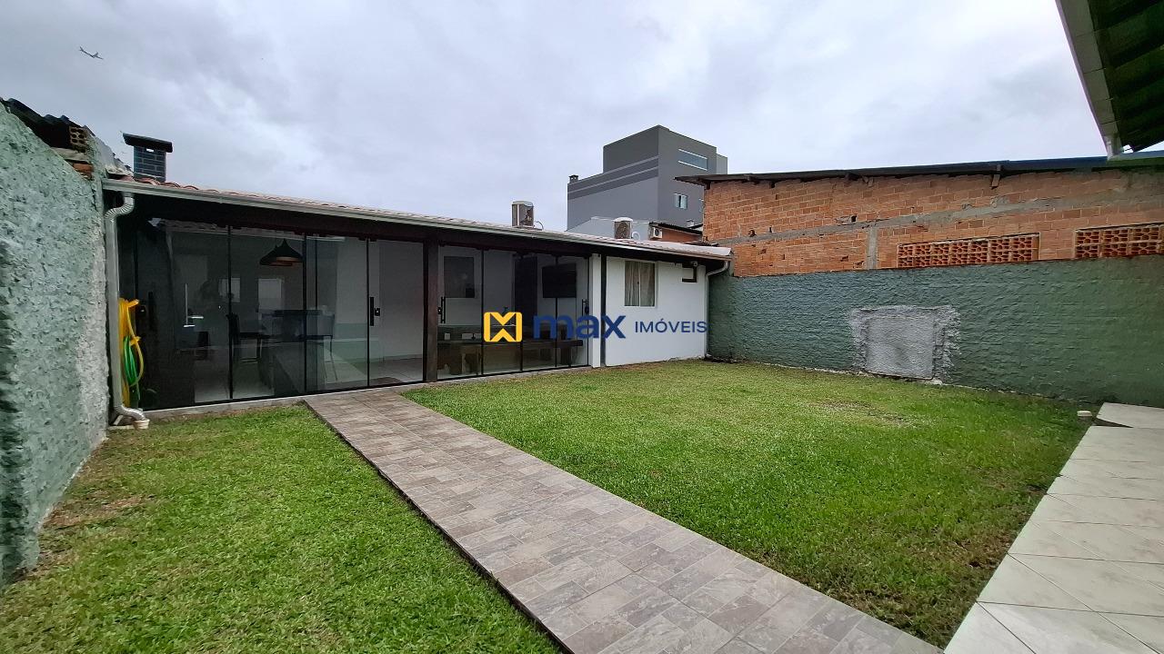 Casa à venda no Cordeiros: Área externa