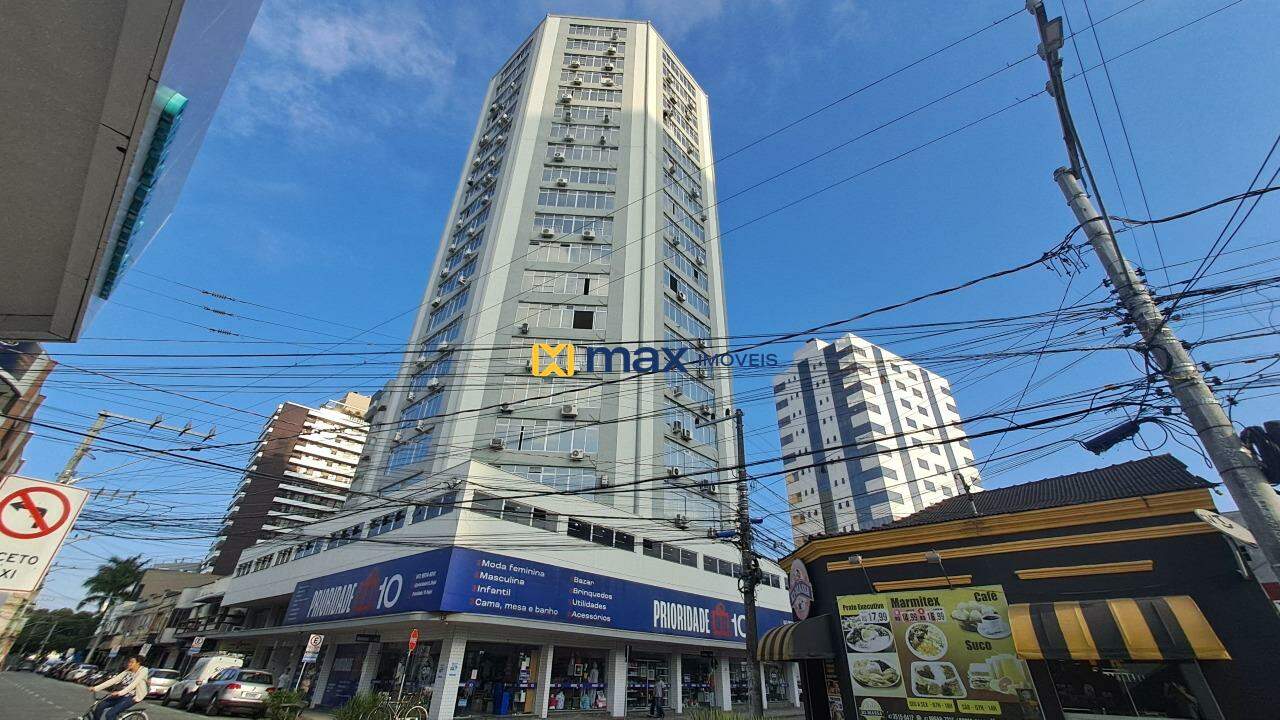 Sala à venda no Centro: Fachada