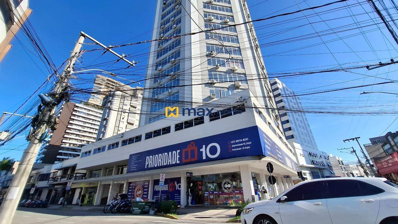 Sala à venda no Centro: Fachada