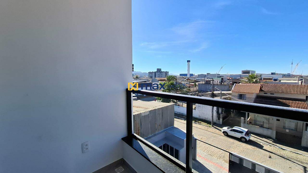 Apartamento à venda no Cordeiros: Sacada com churrasqueira
