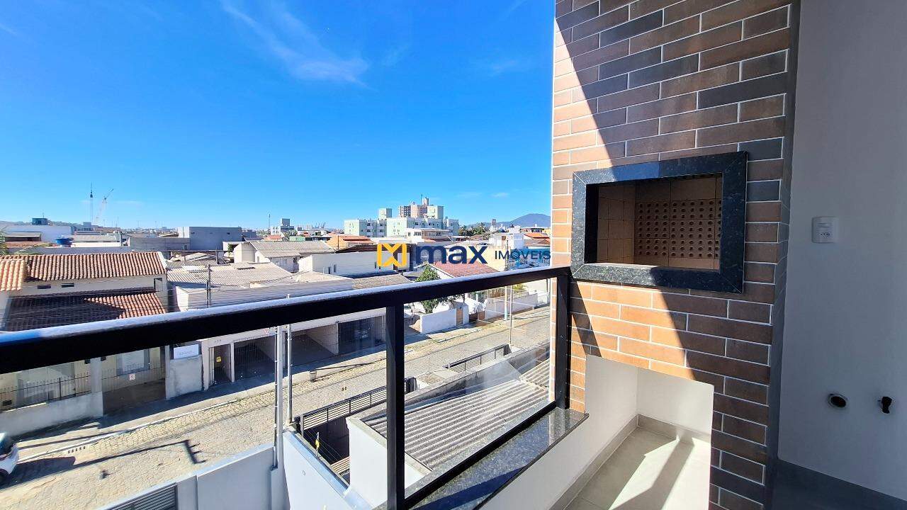 Apartamento à venda no Cordeiros: Sacada com churrasqueira