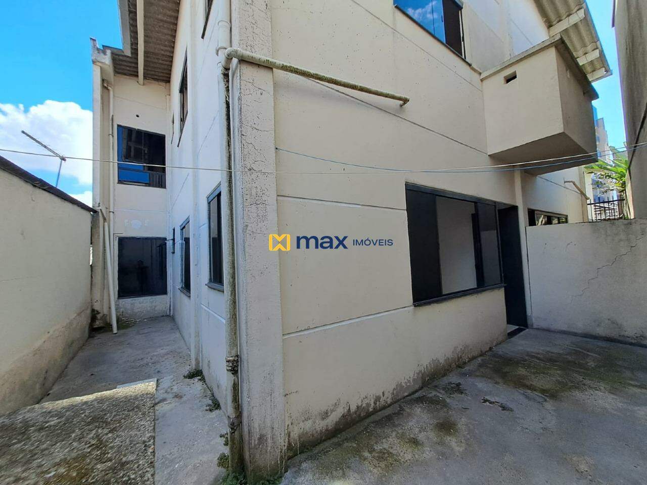 Apartamento para aluguel no Centro: Quintal fundos