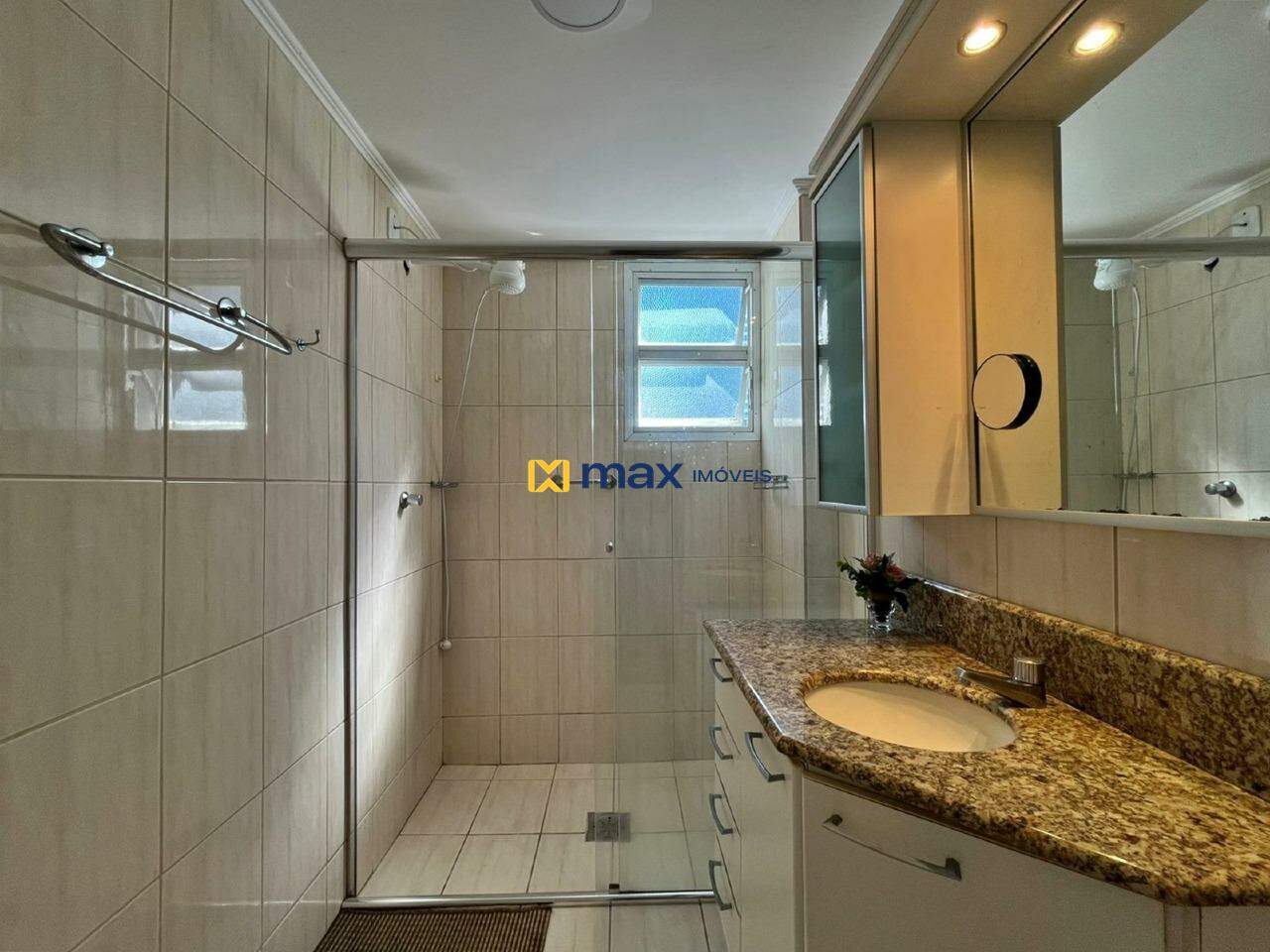 Apartamento à venda no Centro: banheiro social
