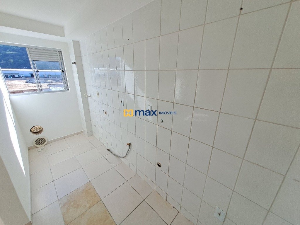 Apartamento para aluguel no Espinheiros: Cozinha/Área de serviços