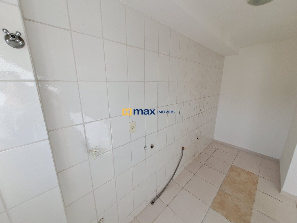 Apartamento para aluguel no Espinheiros: Cozinha/Área de serviços