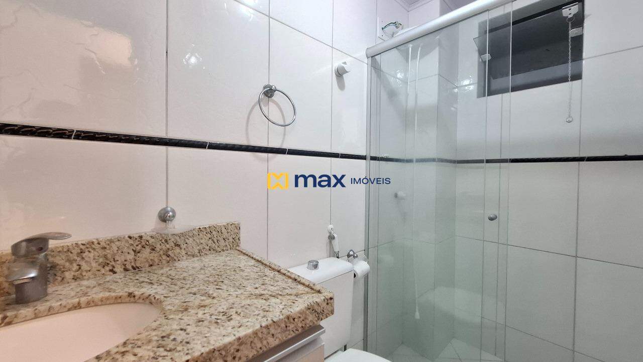 Apartamento à venda no Fazendinha: Banheiro social