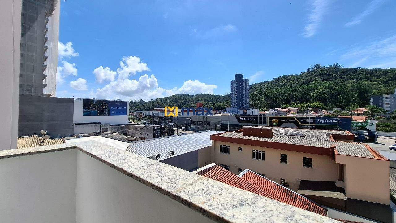 Apartamento à venda no Fazendinha: Sacada com churrasqueira