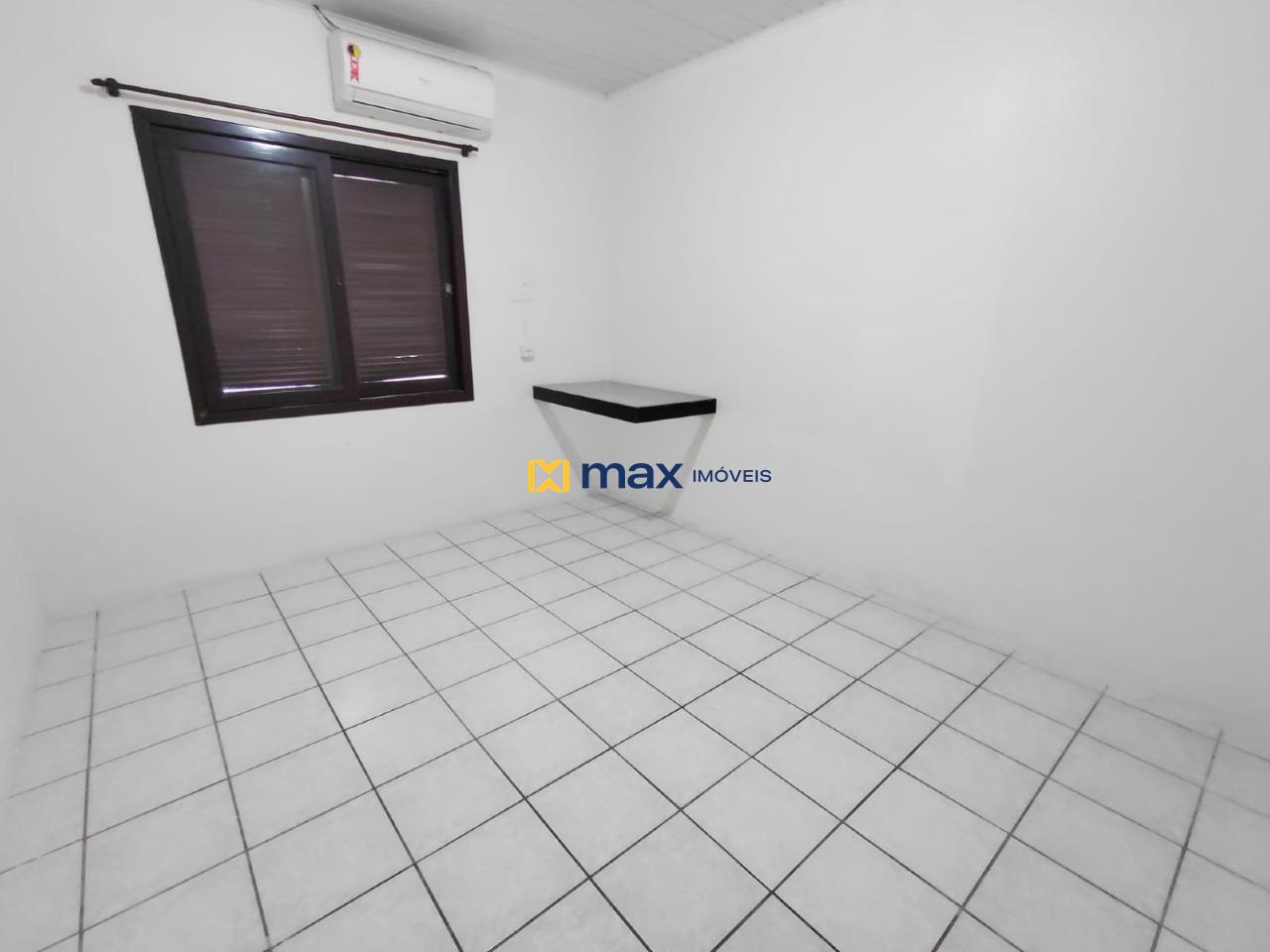 Casa para aluguel no Meia Praia: 