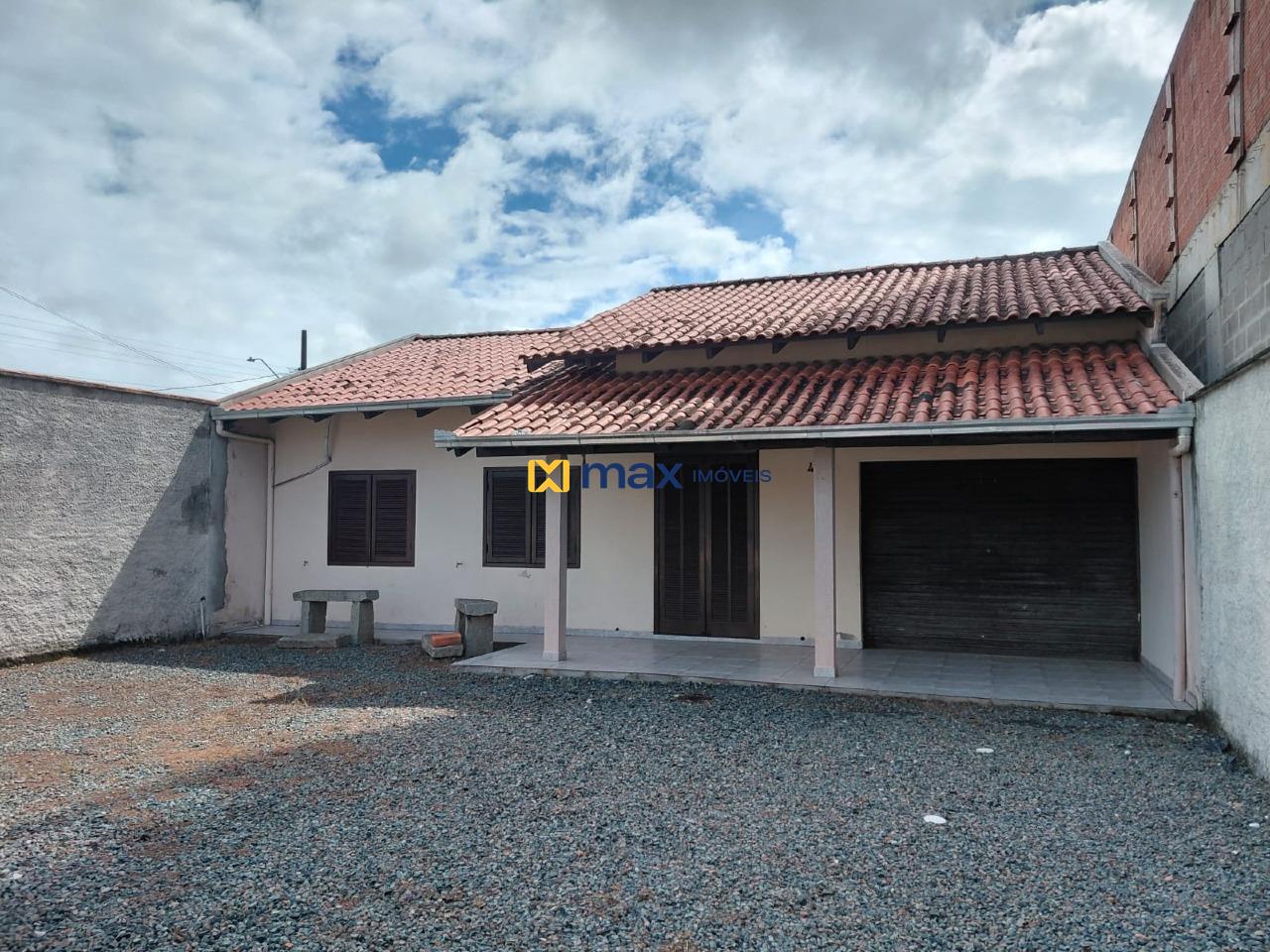 Casa para aluguel no Meia Praia: 