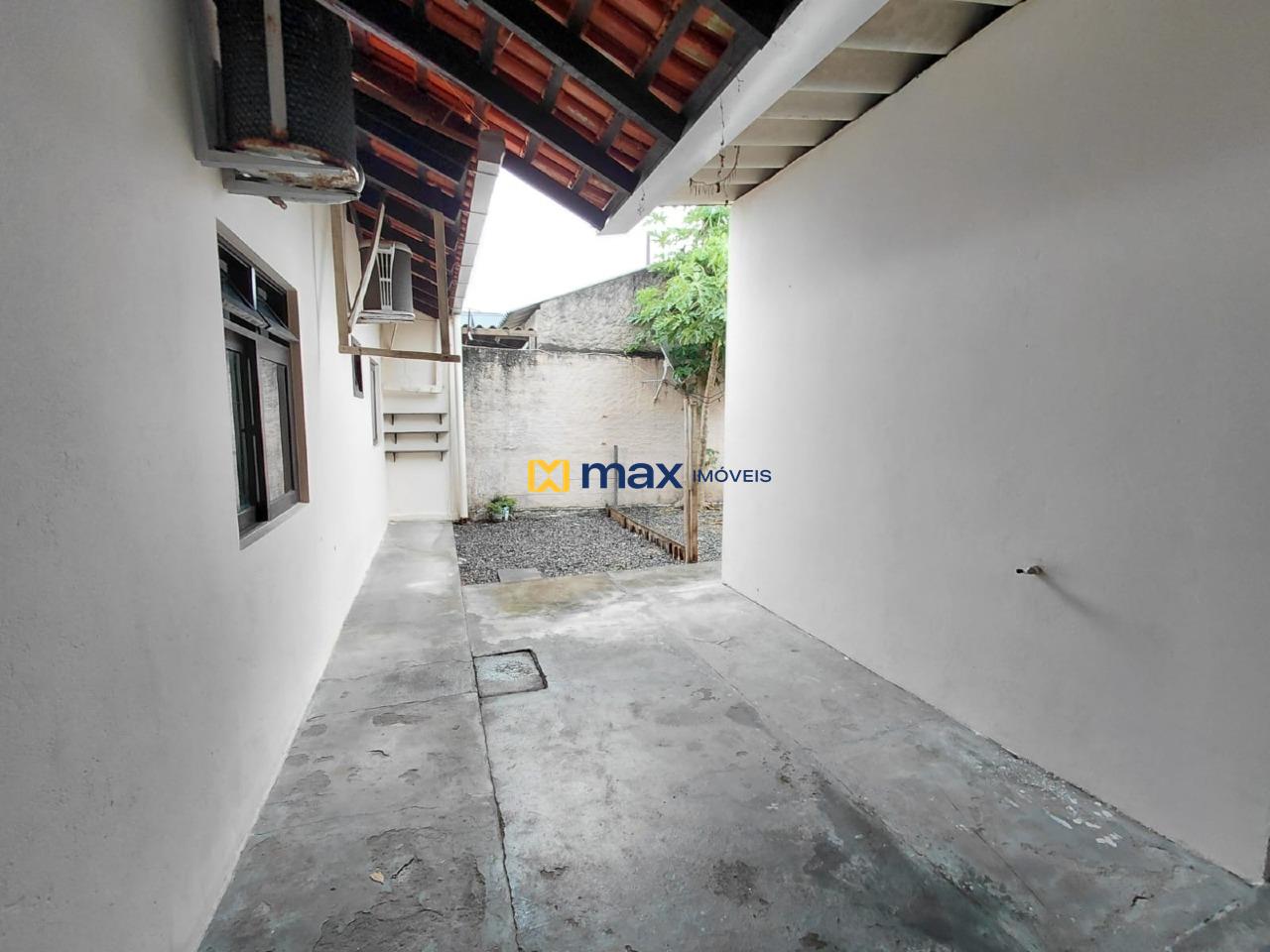 Casa para aluguel no Meia Praia: 