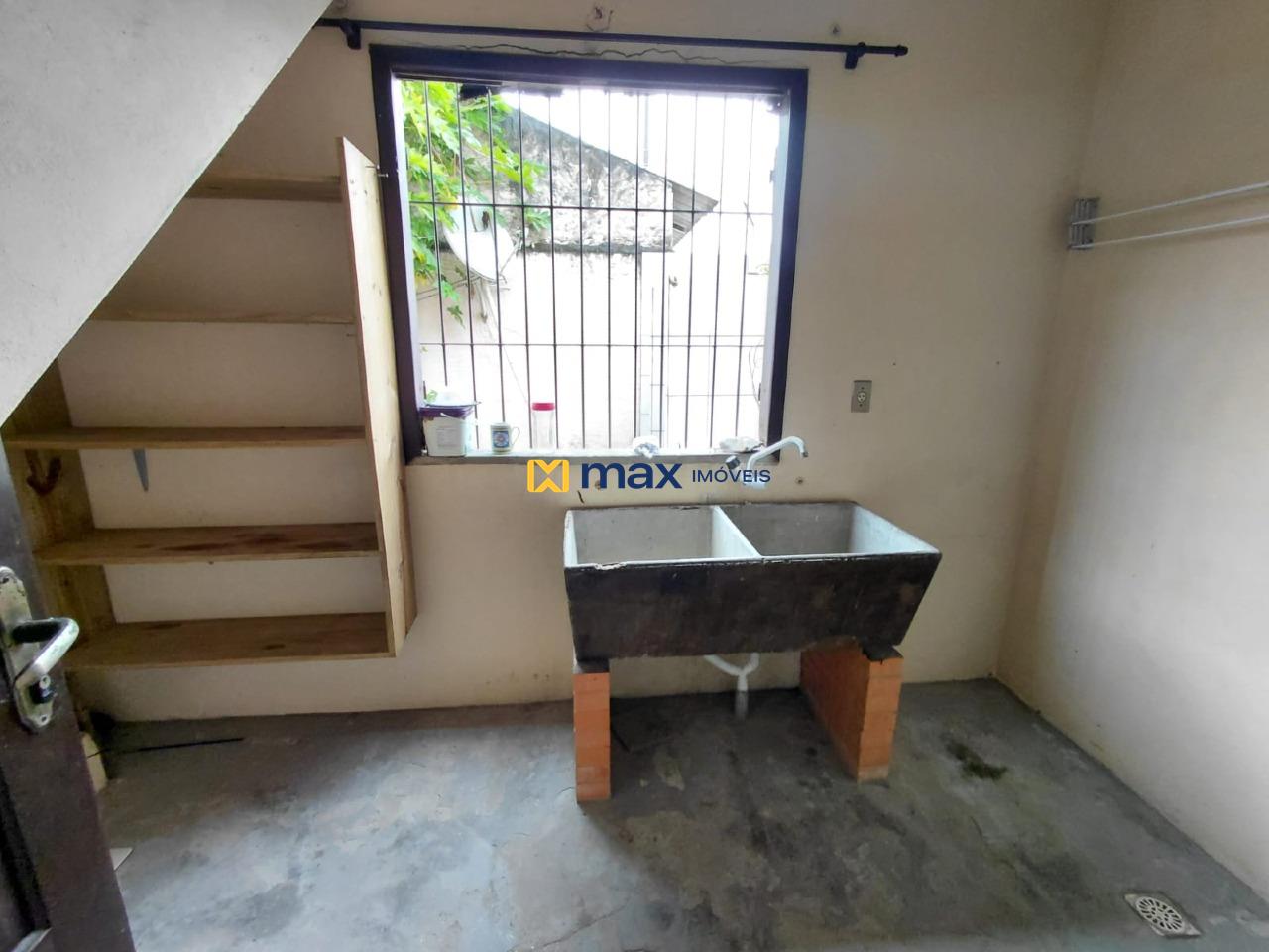 Casa para aluguel no Meia Praia: 