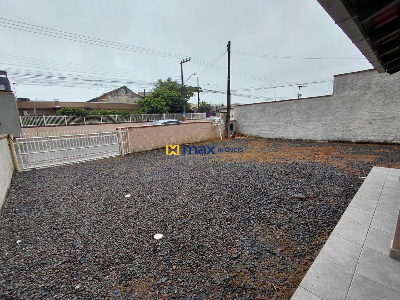 Casa para aluguel no Meia Praia: 