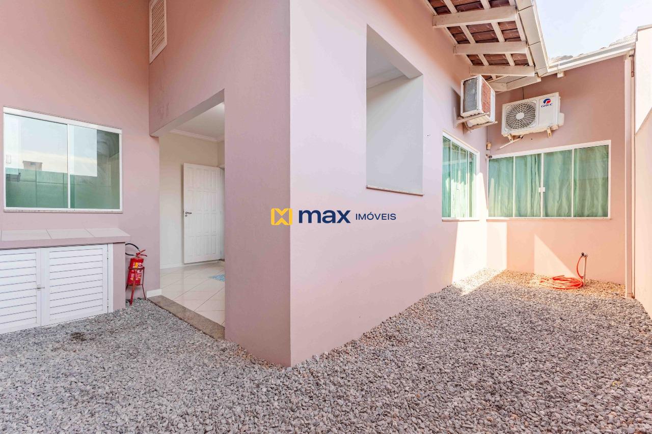 Casa à venda no Gravatá: Fundos - Churrasqueira 