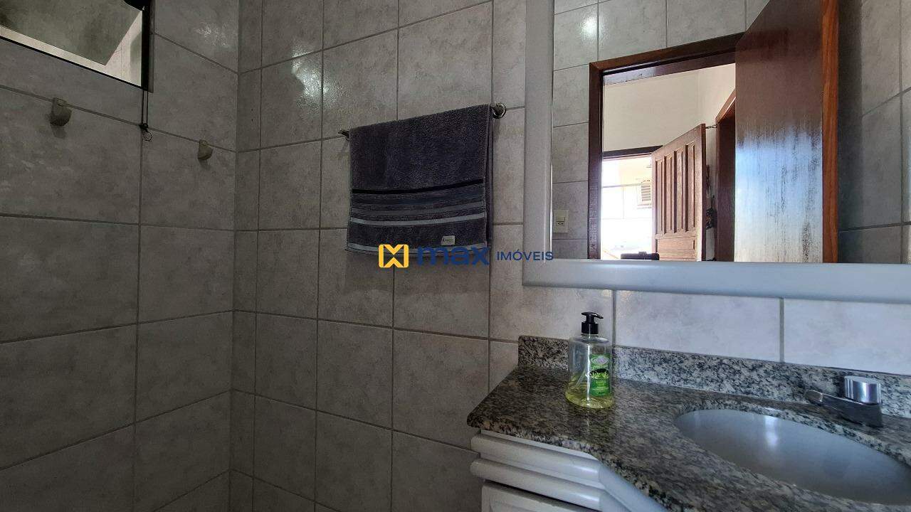 Casa Comercial à venda no São Vicente: Lavabo