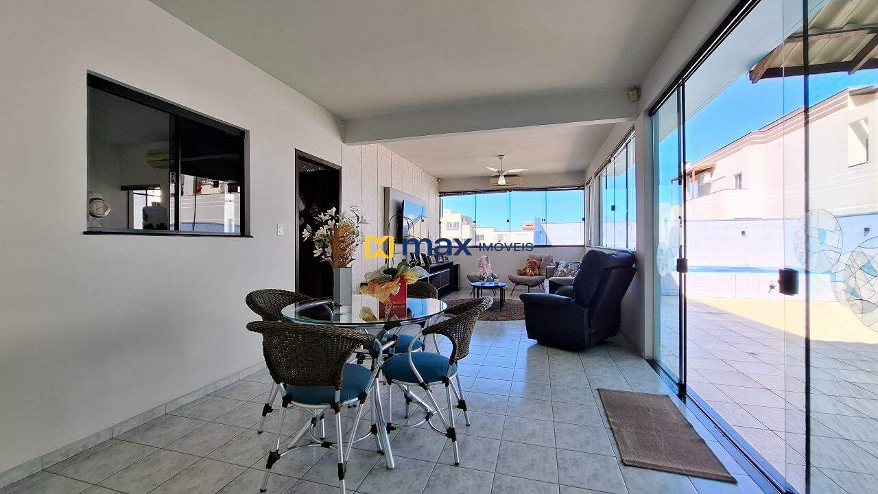 Casa Comercial à venda no São Vicente: Sala de estar