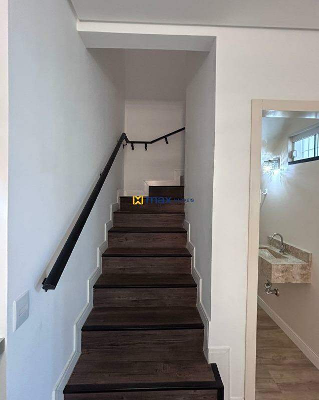 Casa à venda no Centro: Escada