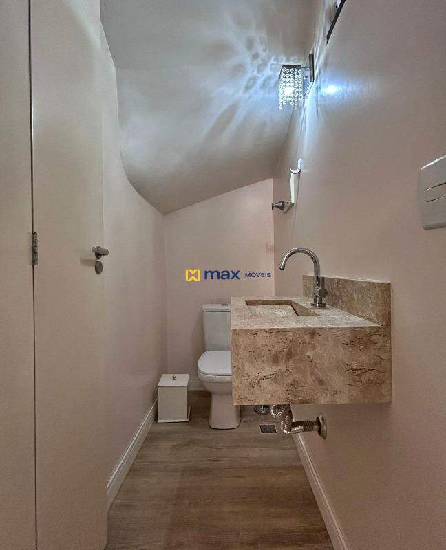 Casa à venda no Centro: Lavabo