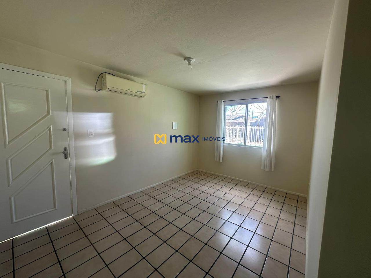 Casa para aluguel no Cordeiros: Sala 