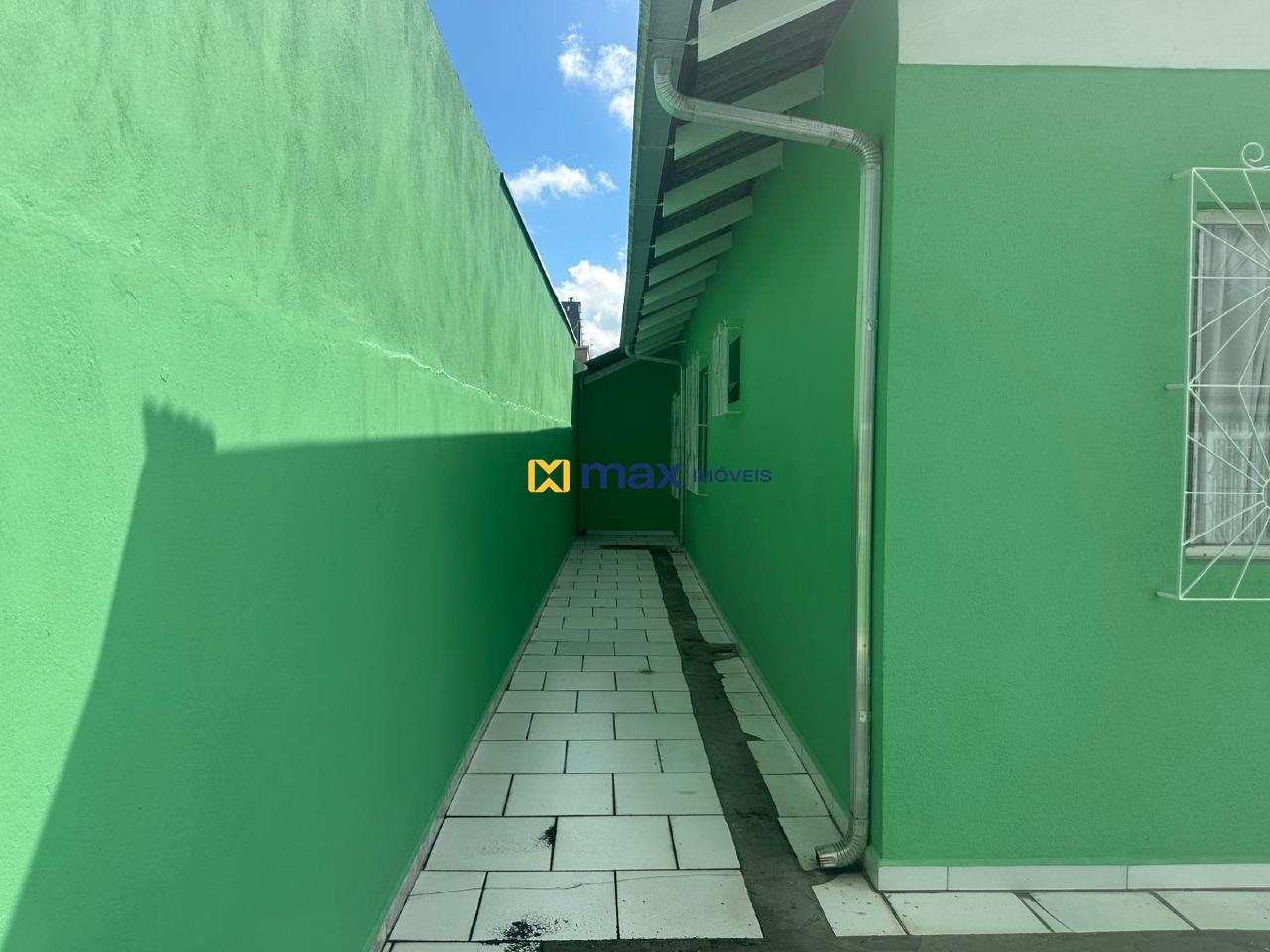 Casa para aluguel no Cordeiros: Patio Lateral 