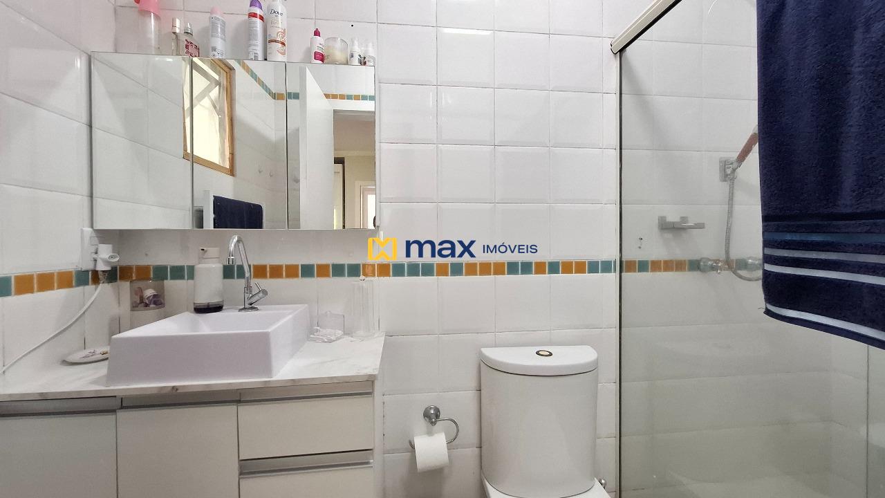 Casa à venda no Fazendinha: Banheiro suíte