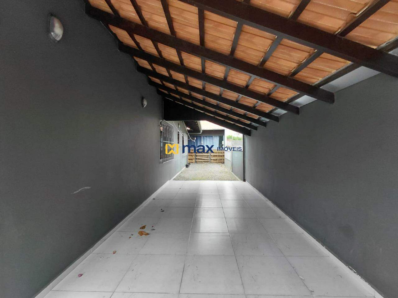 Casa para aluguel no Gravatá: Garagem Coberta